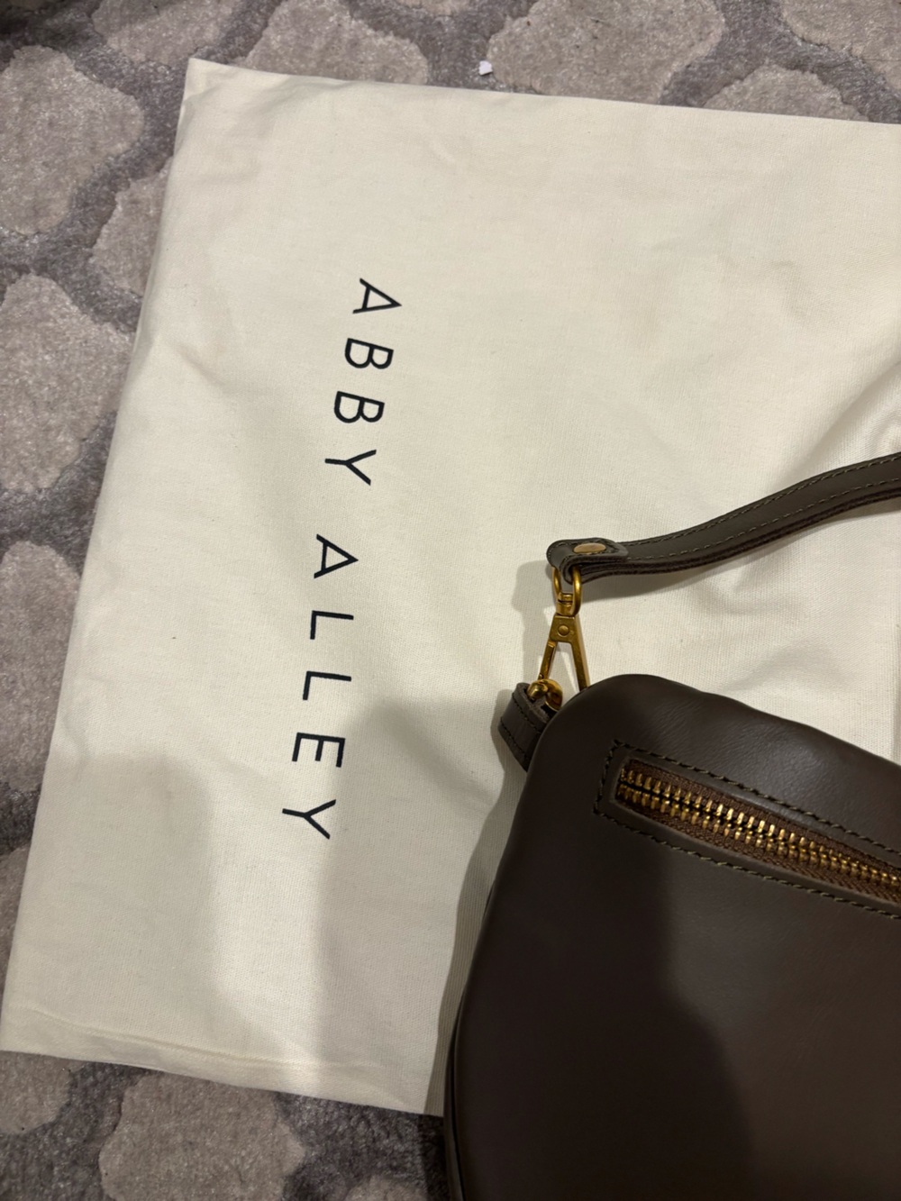 Abby Alley Big Sling in Olive. Never Used. - Picture 4 of 5
